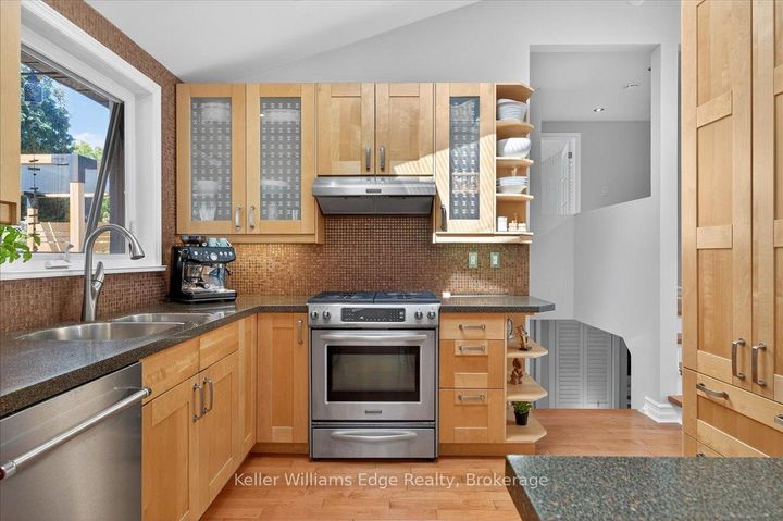 Photo 15 at 400 Sunset Drive, WO West, Oakville