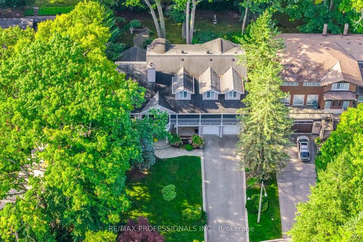 Photo 2 at 32 Edenbrook Hill, Humber Valley, Toronto