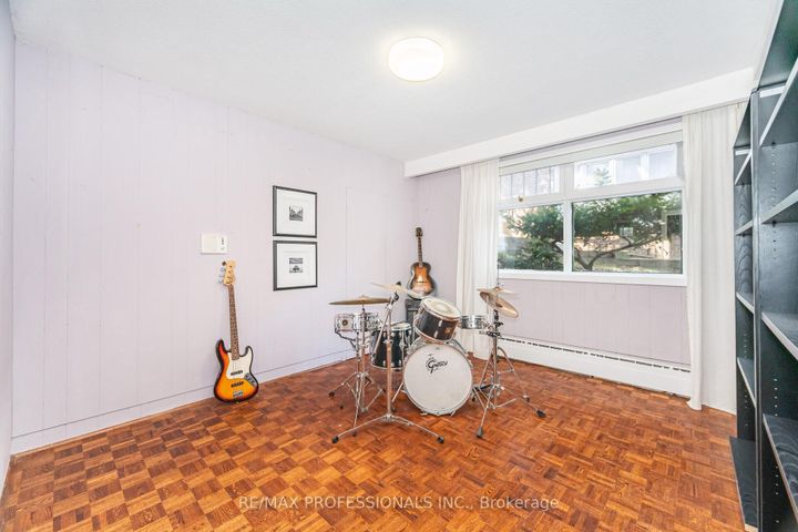 Photo 14 at 32 Edenbrook Hill, Humber Valley, Toronto