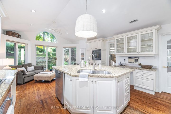 Photo 25 at 32 Edenbrook Hill, Humber Valley, Toronto