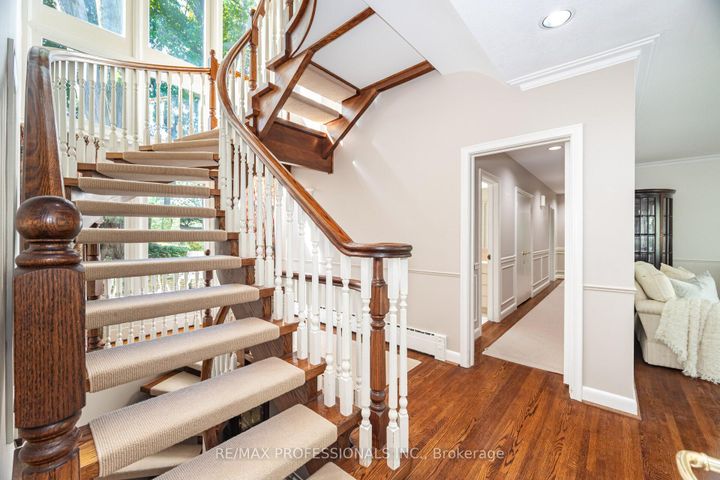 Photo 31 at 32 Edenbrook Hill, Humber Valley, Toronto