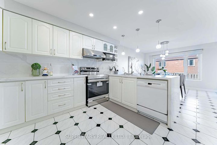Photo 14 at 103 New Forest Square, Steeles, Toronto