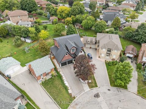 Photo 2 at 11 Compton Crescent, CFB, Toronto