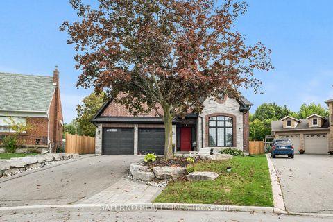 Photo 4 at 11 Compton Crescent, CFB, Toronto