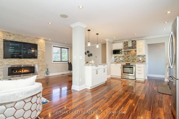 Photo 5 at 39 Ascot Avenue, Avondale, Brampton
