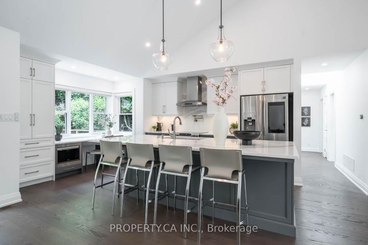Photo 2 at 1533 Rometown Drive, Lakeview, Mississauga