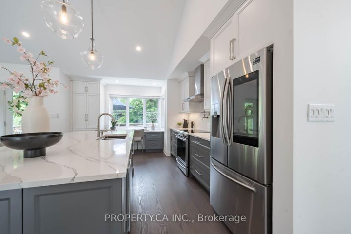 Photo 3 at 1533 Rometown Drive, Lakeview, Mississauga