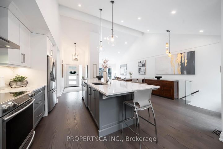 Photo 4 at 1533 Rometown Drive, Lakeview, Mississauga