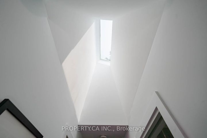 Photo 12 at 1533 Rometown Drive, Lakeview, Mississauga