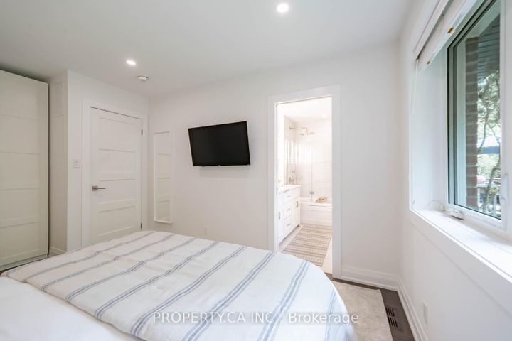 Photo 14 at 1533 Rometown Drive, Lakeview, Mississauga