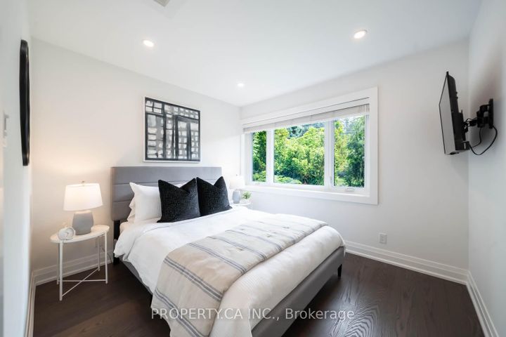 Photo 16 at 1533 Rometown Drive, Lakeview, Mississauga