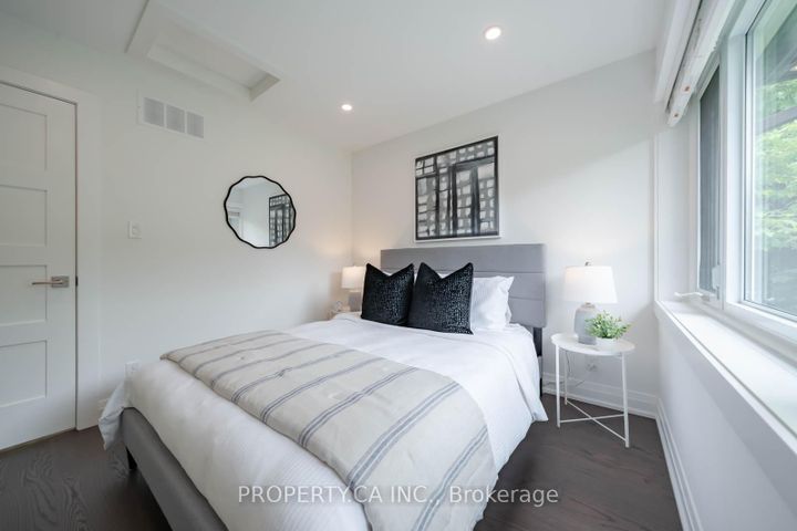Photo 17 at 1533 Rometown Drive, Lakeview, Mississauga