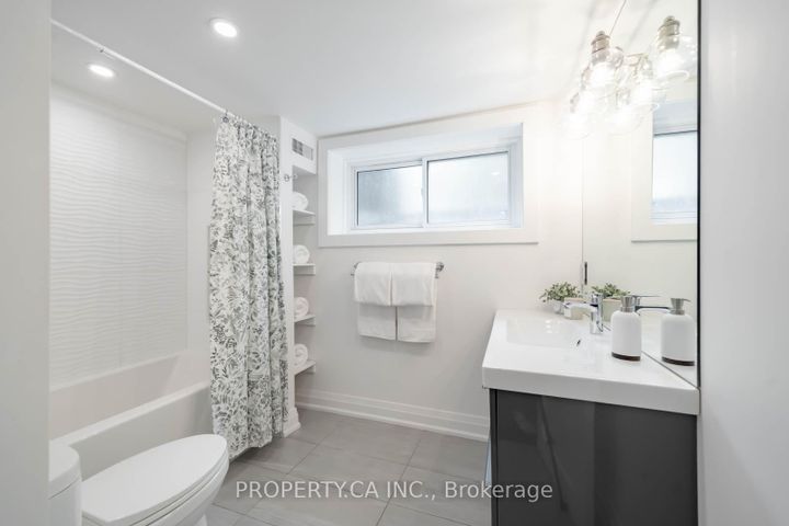 Photo 35 at 1533 Rometown Drive, Lakeview, Mississauga