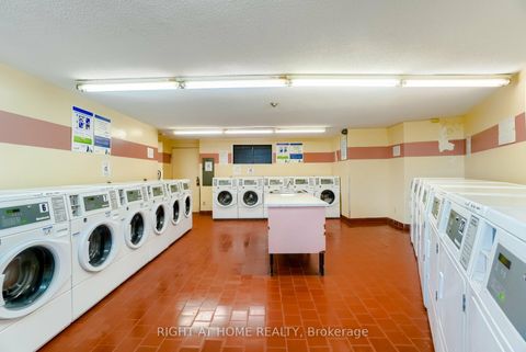 Photo 16 at 1607 - 5 Shady Golfway, Flemingdon Park, Toronto