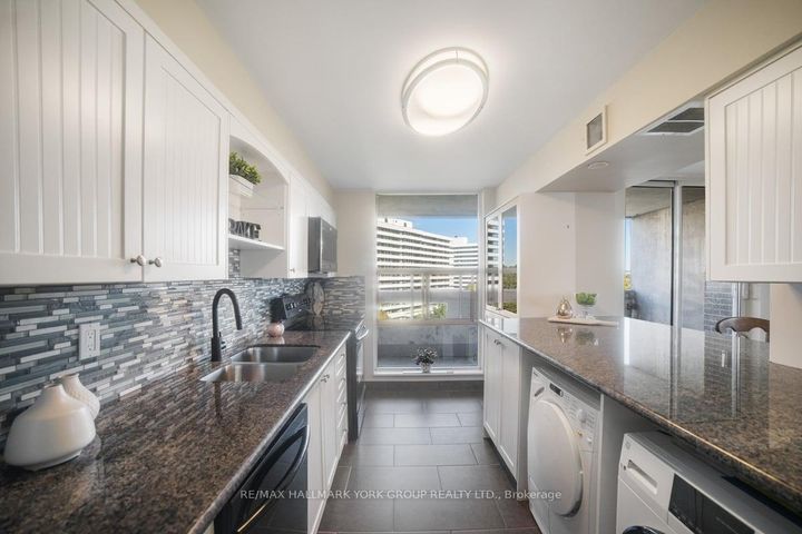 Photo 4 at 810 - 50 Inverlochy Boulevard, Royal Orchard, Markham