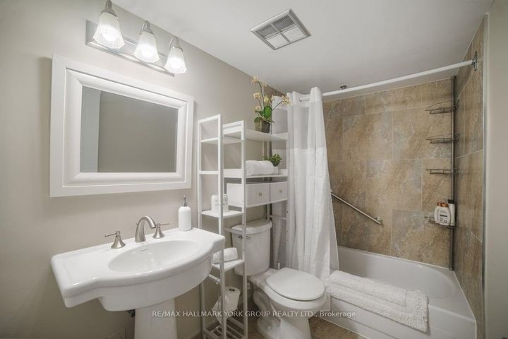 Photo 11 at 810 - 50 Inverlochy Boulevard, Royal Orchard, Markham