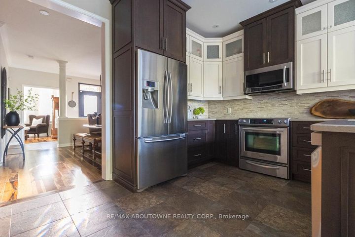 Photo 11 at 2 - 2590 Carberry Way, WM Westmount, Oakville