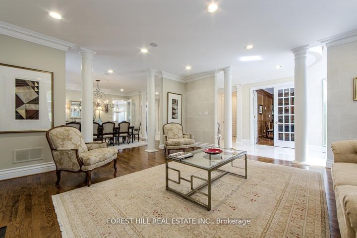 Photo 5 at 42 Aldershot Crescent, Windfields, Toronto