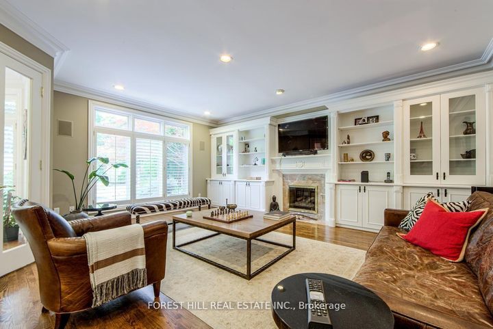 Photo 8 at 42 Aldershot Crescent, Windfields, Toronto