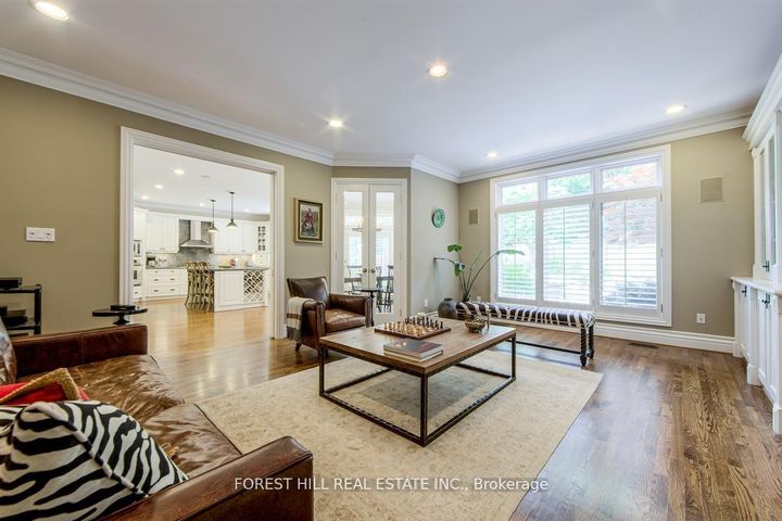Photo 9 at 42 Aldershot Crescent, Windfields, Toronto
