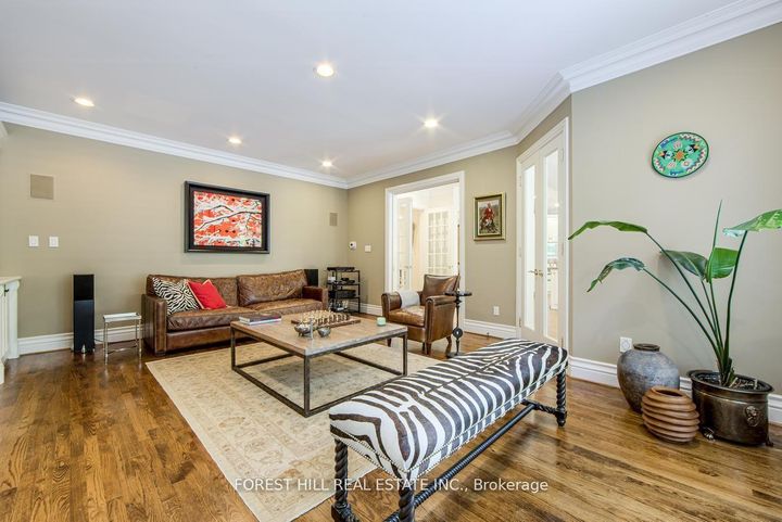 Photo 10 at 42 Aldershot Crescent, Windfields, Toronto