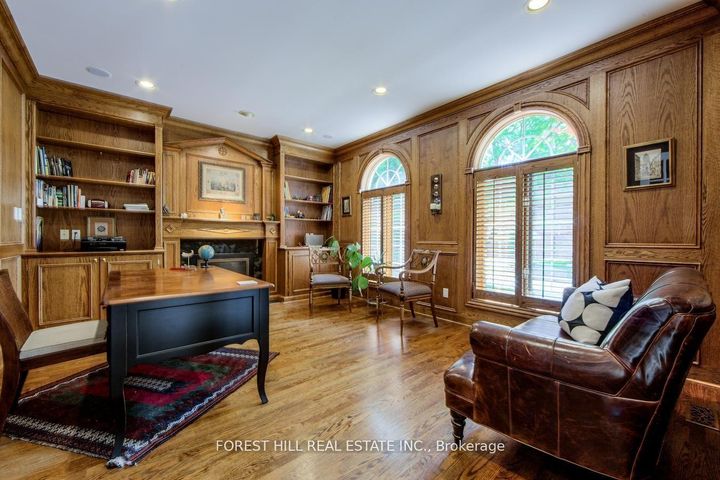 Photo 15 at 42 Aldershot Crescent, Windfields, Toronto