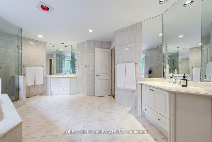 Photo 22 at 42 Aldershot Crescent, Windfields, Toronto