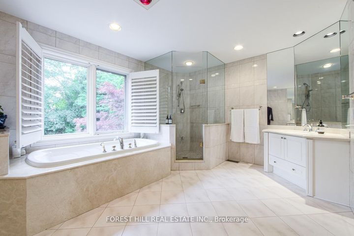 Photo 23 at 42 Aldershot Crescent, Windfields, Toronto