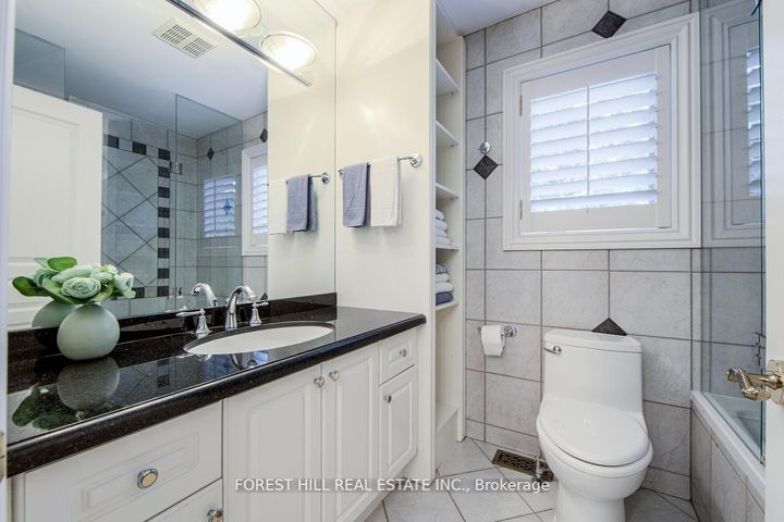 Photo 27 at 42 Aldershot Crescent, Windfields, Toronto