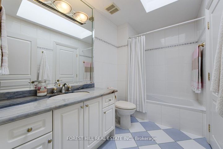 Photo 32 at 42 Aldershot Crescent, Windfields, Toronto