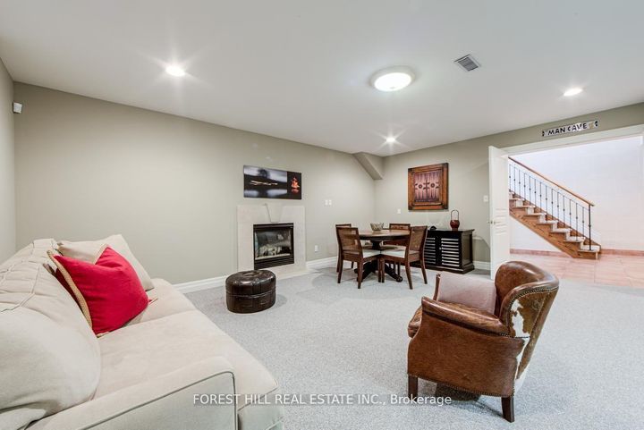 Photo 36 at 42 Aldershot Crescent, Windfields, Toronto