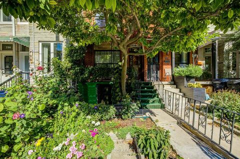 Photo 1 at 726 Adelaide Street W, Niagara, Toronto
