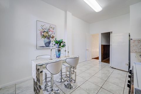 Photo 11 at 726 Adelaide Street W, Niagara, Toronto