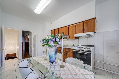 Photo 13 at 726 Adelaide Street W, Niagara, Toronto