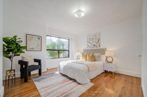 Photo 15 at 726 Adelaide Street W, Niagara, Toronto