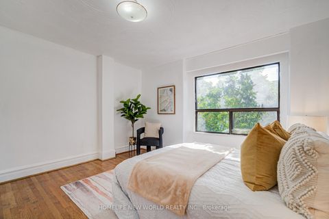 Photo 18 at 726 Adelaide Street W, Niagara, Toronto