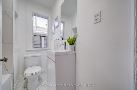 Photo 22 at 726 Adelaide Street W, Niagara, Toronto