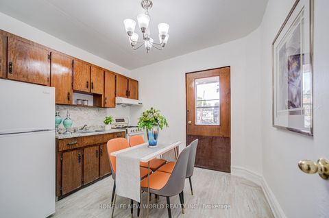 Photo 24 at 726 Adelaide Street W, Niagara, Toronto