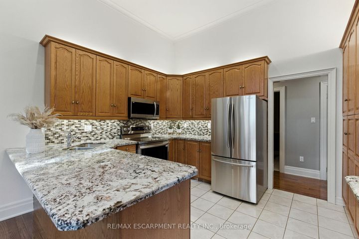 Photo 16 at 320 Fiddler's Green Road, Ancaster, Hamilton
