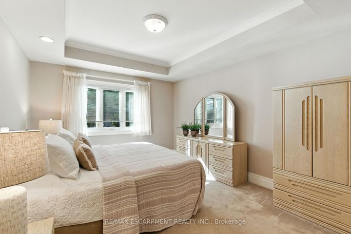 Photo 20 at 320 Fiddler's Green Road, Ancaster, Hamilton