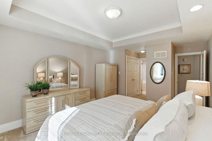 Photo 22 at 320 Fiddler's Green Road, Ancaster, Hamilton