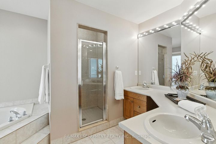 Photo 23 at 320 Fiddler's Green Road, Ancaster, Hamilton