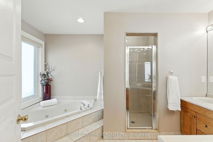 Photo 24 at 320 Fiddler's Green Road, Ancaster, Hamilton
