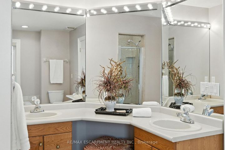 Photo 25 at 320 Fiddler's Green Road, Ancaster, Hamilton