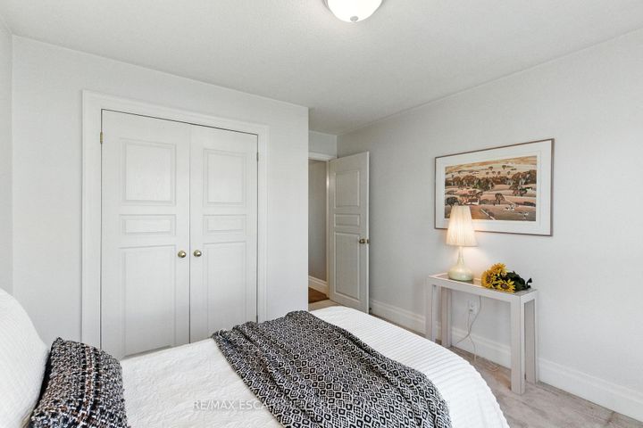Photo 27 at 320 Fiddler's Green Road, Ancaster, Hamilton