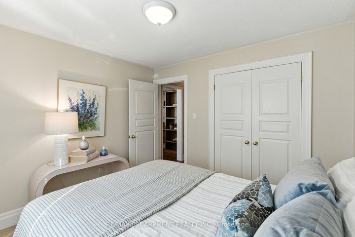 Photo 30 at 320 Fiddler's Green Road, Ancaster, Hamilton