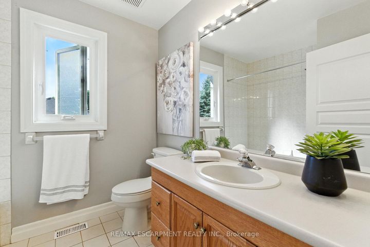 Photo 31 at 320 Fiddler's Green Road, Ancaster, Hamilton
