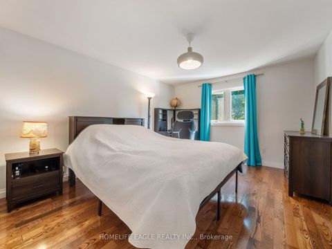 Photo 15 at 30 Moffat Crescent, Aurora Heights, Aurora