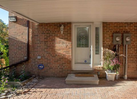 Photo 1 at 32 - 23 Tealham Drive, Clairville, Toronto