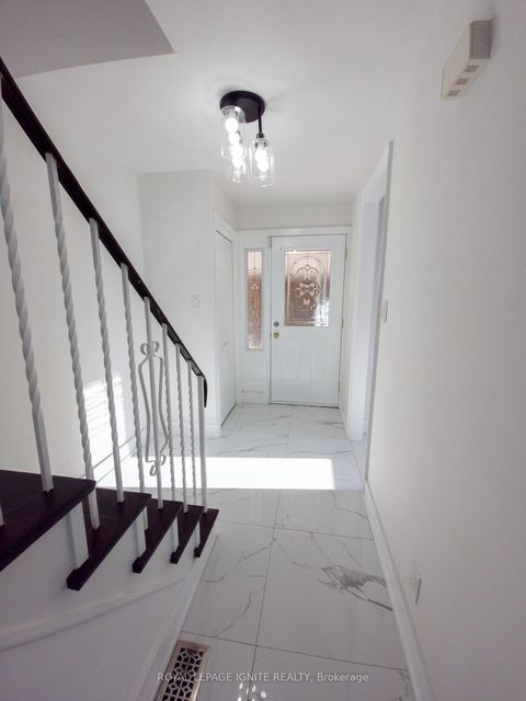 Photo 2 at 32 - 23 Tealham Drive, Clairville, Toronto